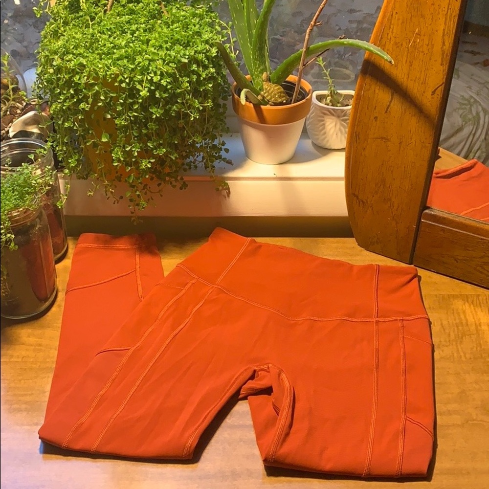 ALL THE RIGHT PLACES LULULEMON LEGGINGS